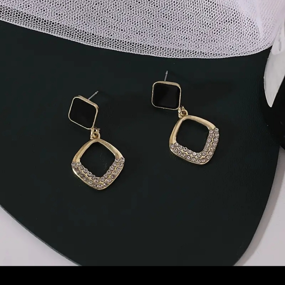 Drop Earing - Picture 2 of 6